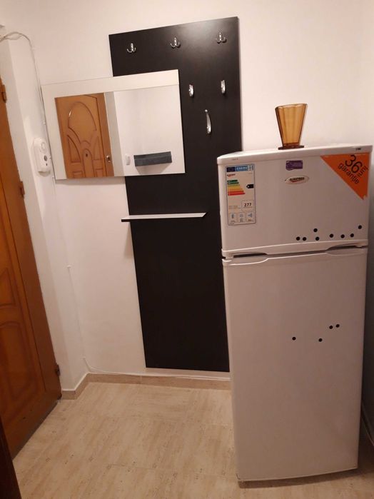 inchiriez apartament 2 camere piata mare etaj 1