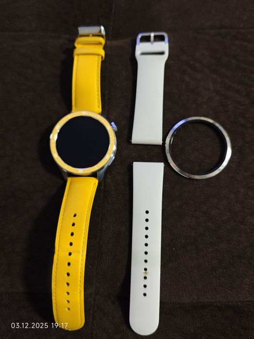Huawei watch S4, silver and yellow