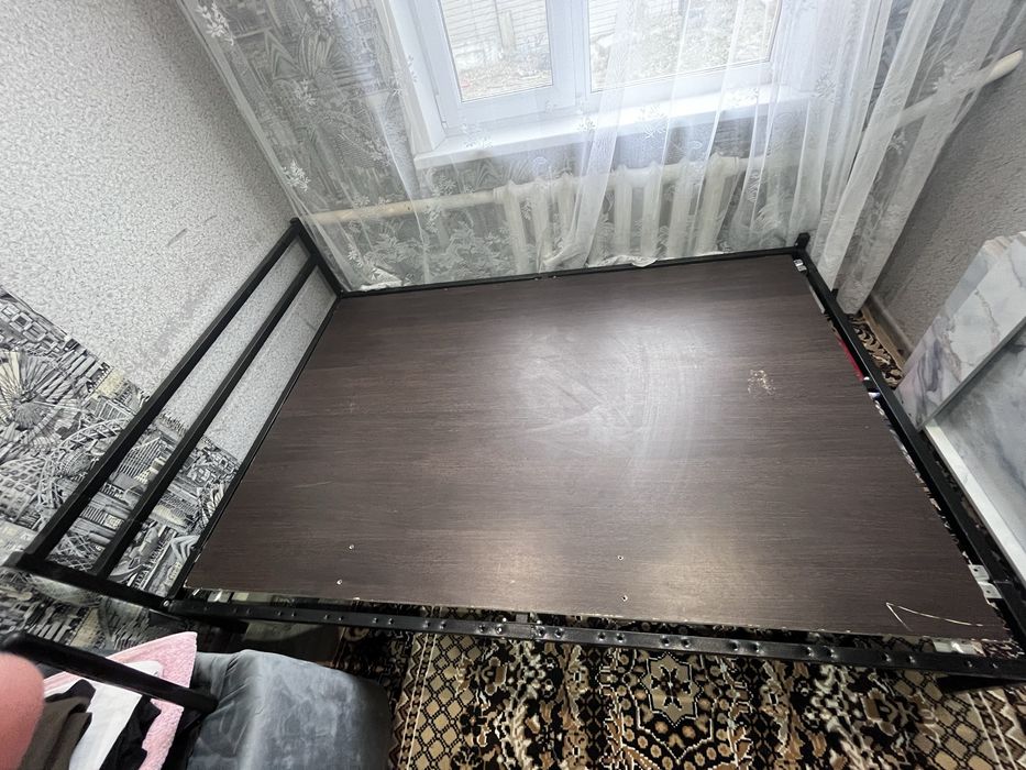 Кровать,полуторка без матраса