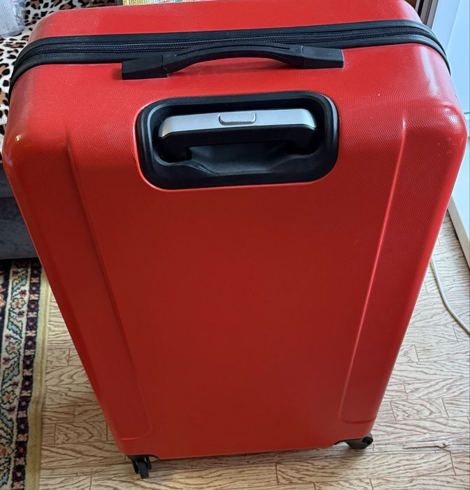 Чемодан для путешествий новый