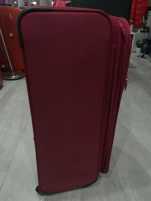 Куфари на колелца и телескопична дръжка  H-Line