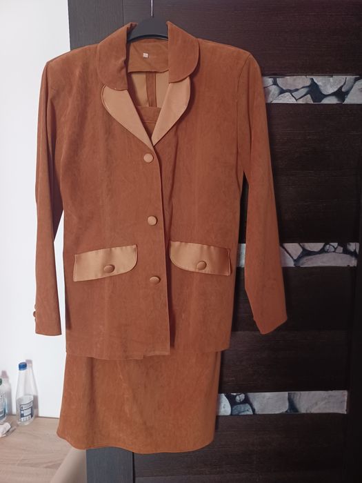 Costum  dama subtire