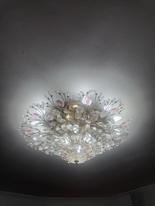 Продам большую люстру