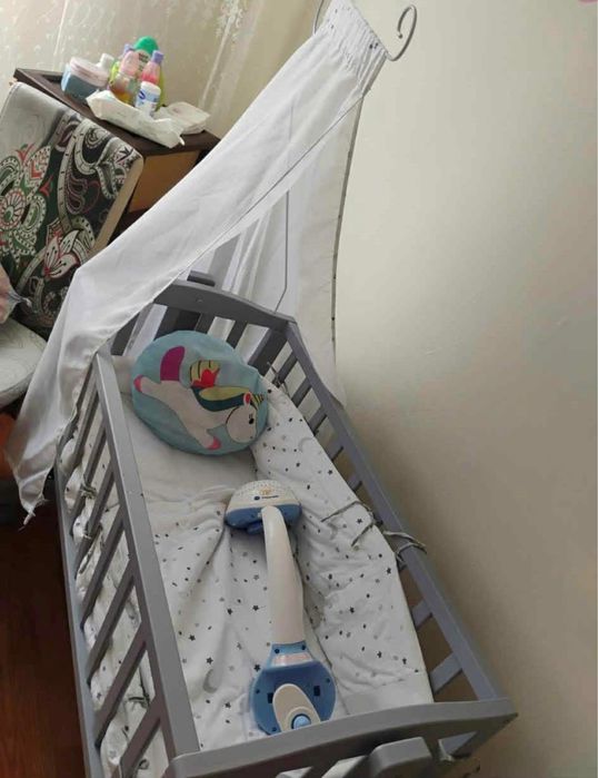 Бебешка кошарка с люлеещ механизъм