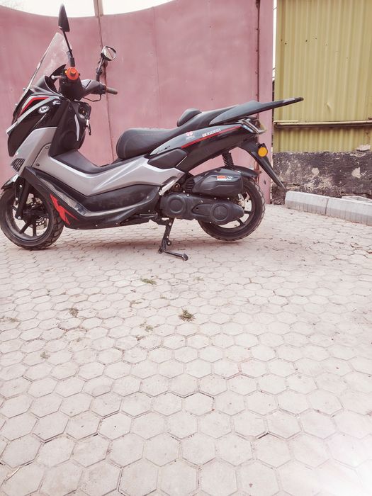 Продаю  N max мопед