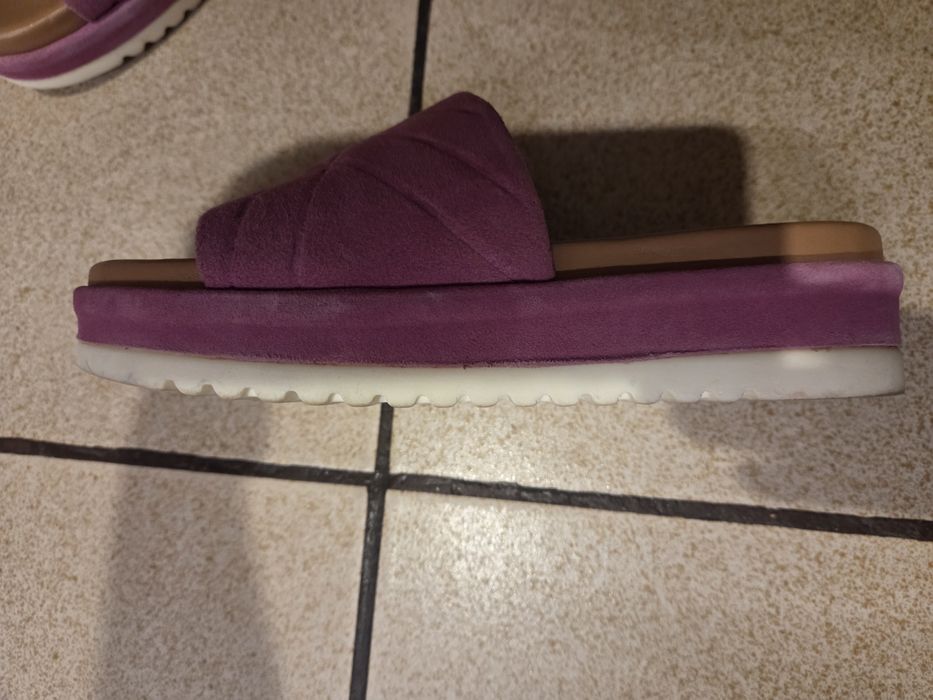 Лилави дамски чехли от естествен велур.