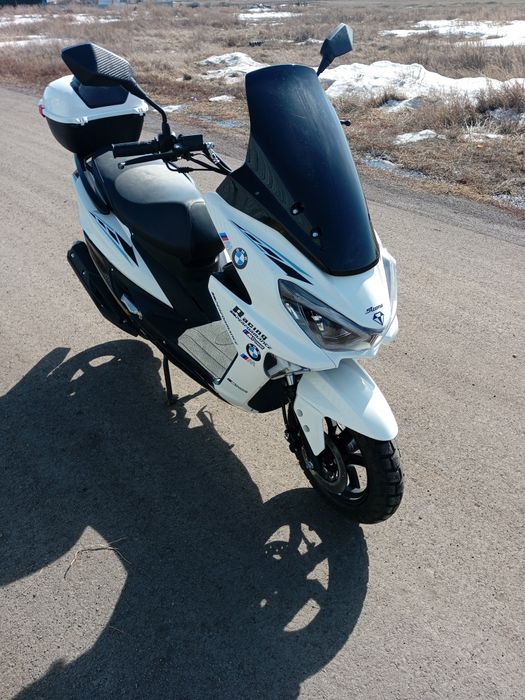 Продается Макси скутер практически новый