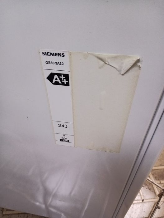 XXL огромен вертикален фризер Сименс Siemens  с две години гаранция!