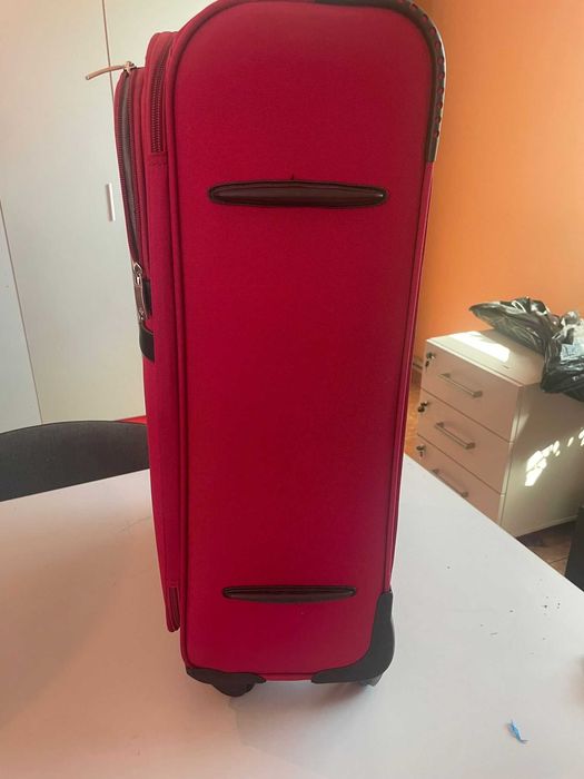 Trolere diferite culori