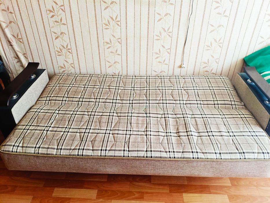 Продам недорого диван прямой бу.