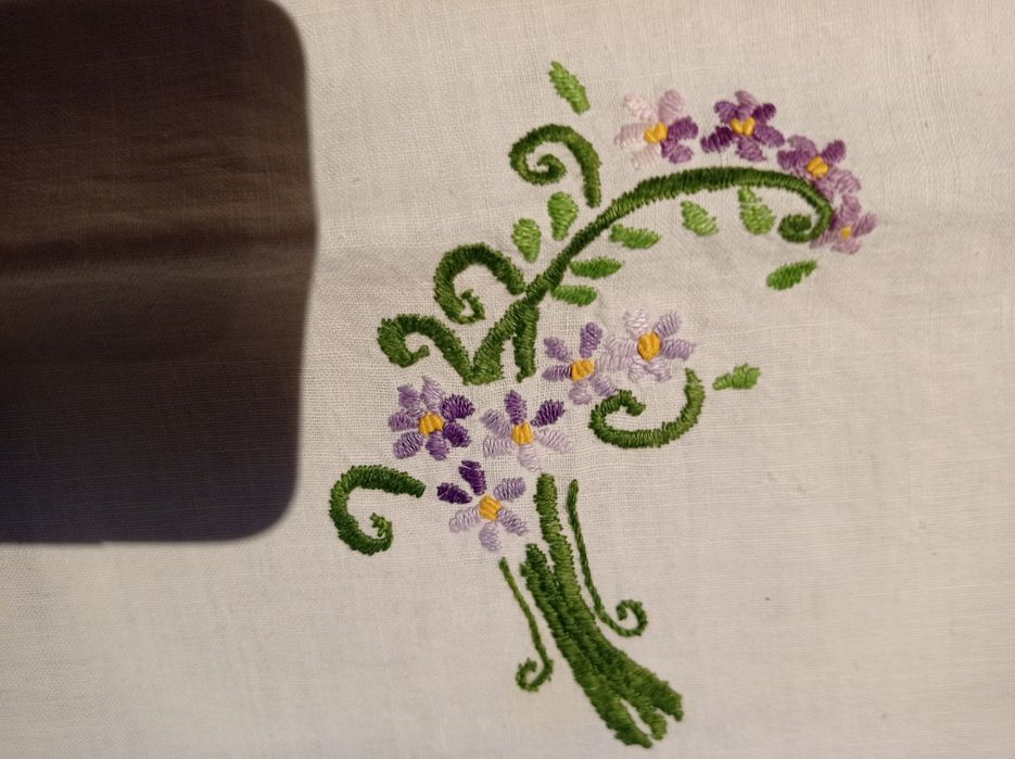 Fata de masa bumbac, brodata manual.