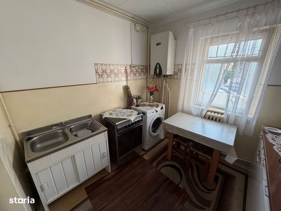 Apartament 2 camere, etaj 1 - zona Cetate