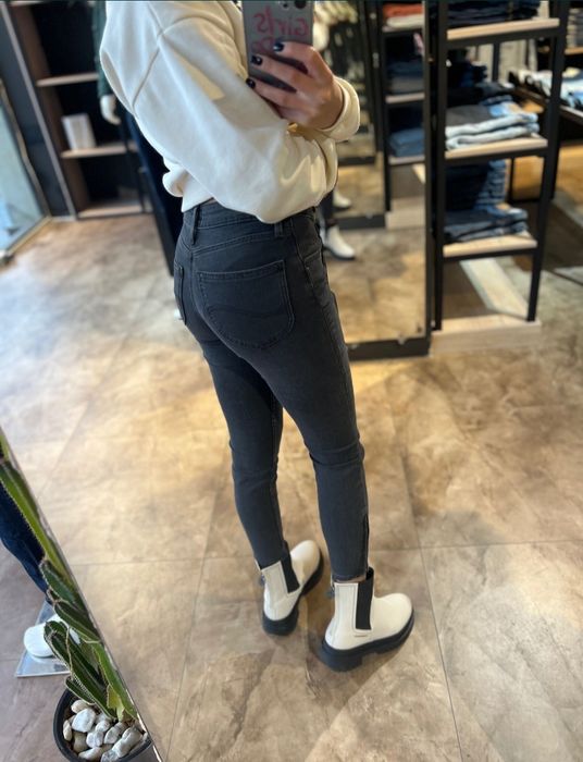 Джинсы новые фирмы Lee  34