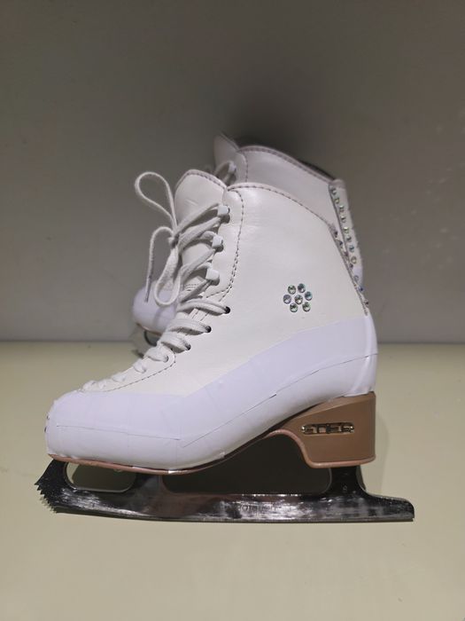 Фигурные коньки Edea