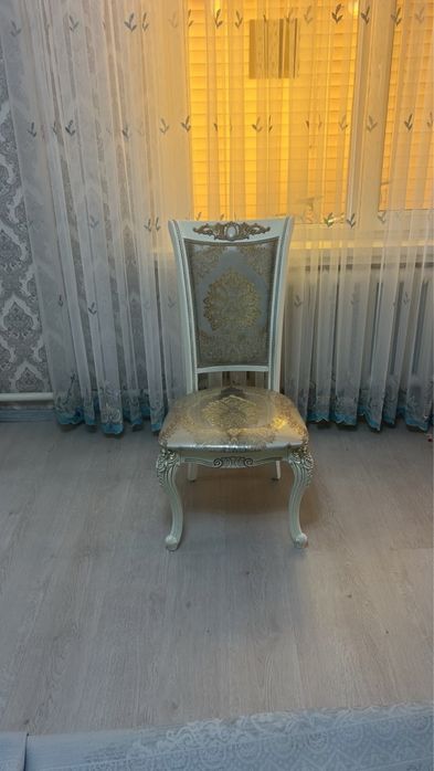 Стол и 6 стульев
