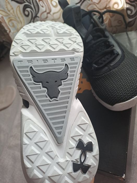 Under Armour noi, mărimea 40