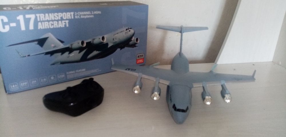 Продам Самолёт на радиоуправлении С-17.