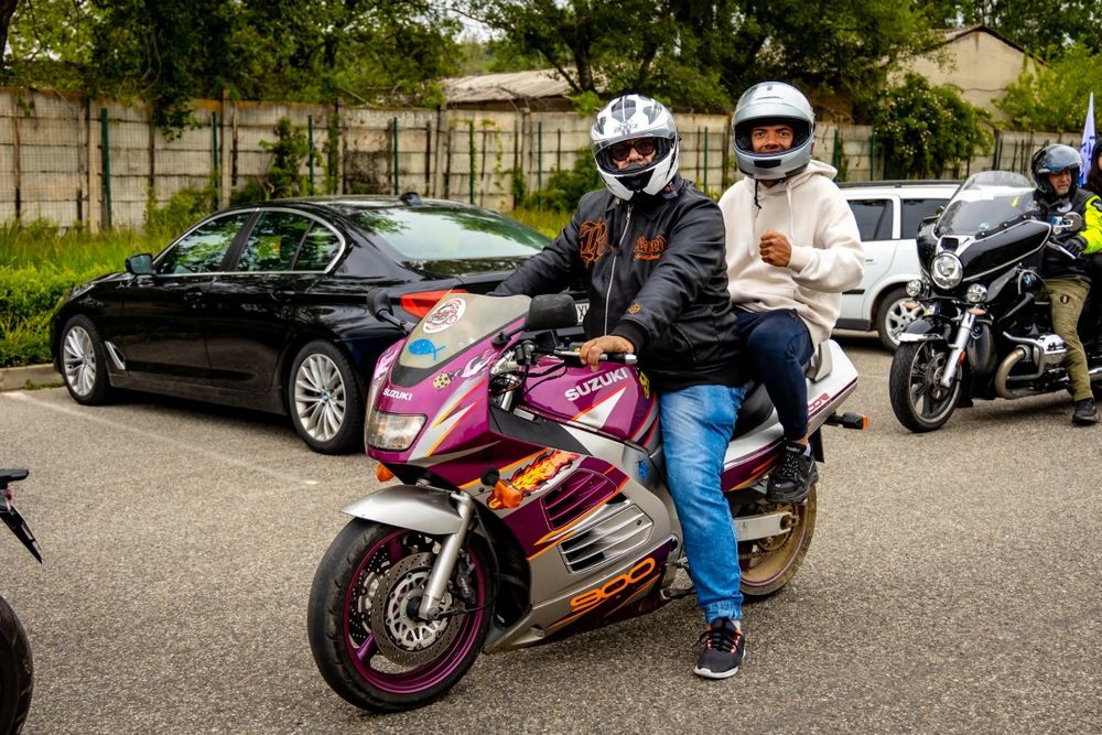 Vand sau schimb suzuci rf 900