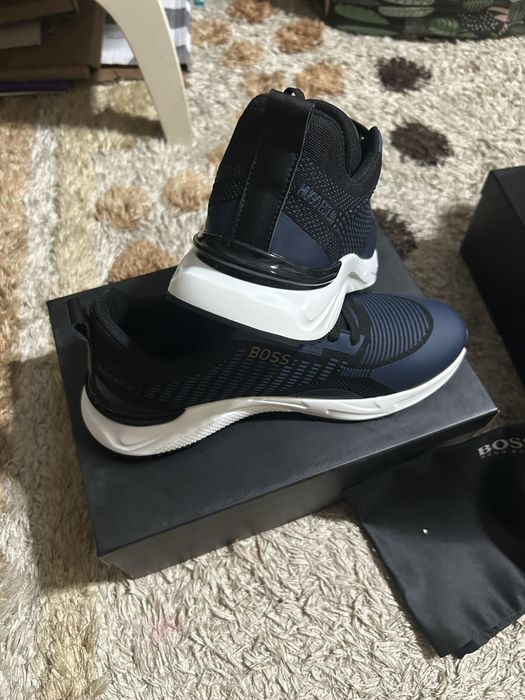 Кроссовки 35000 boss тыс