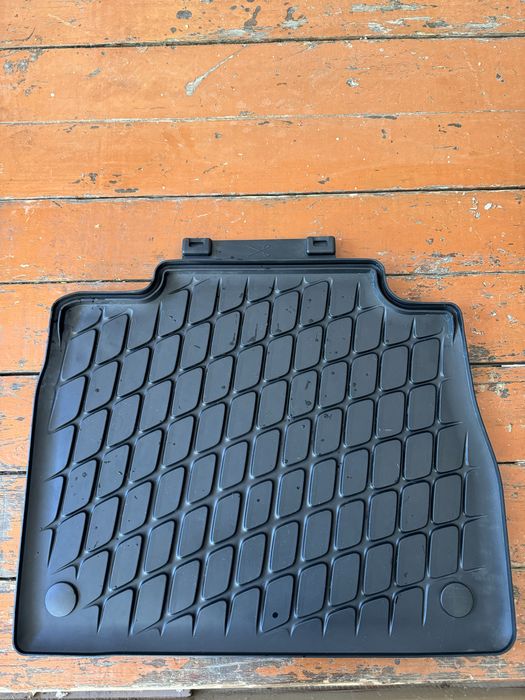 Продаётся Полик Мерседес-Бенз  Б/У Отличном состоянии