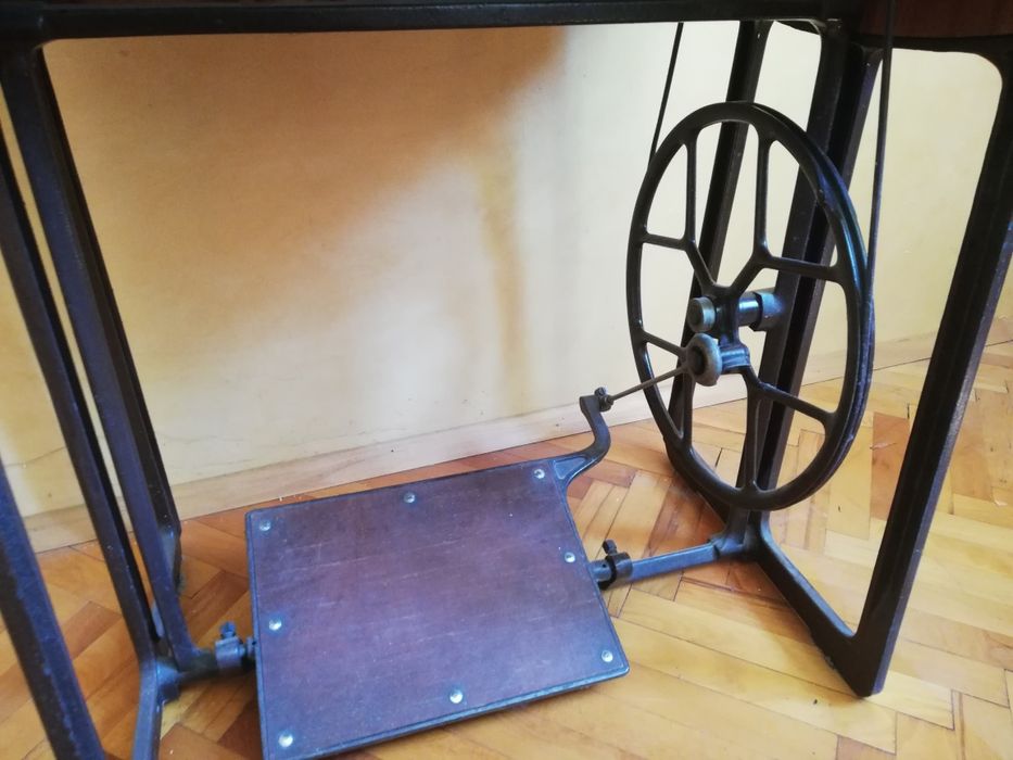 Продавам шевна машина Naumann