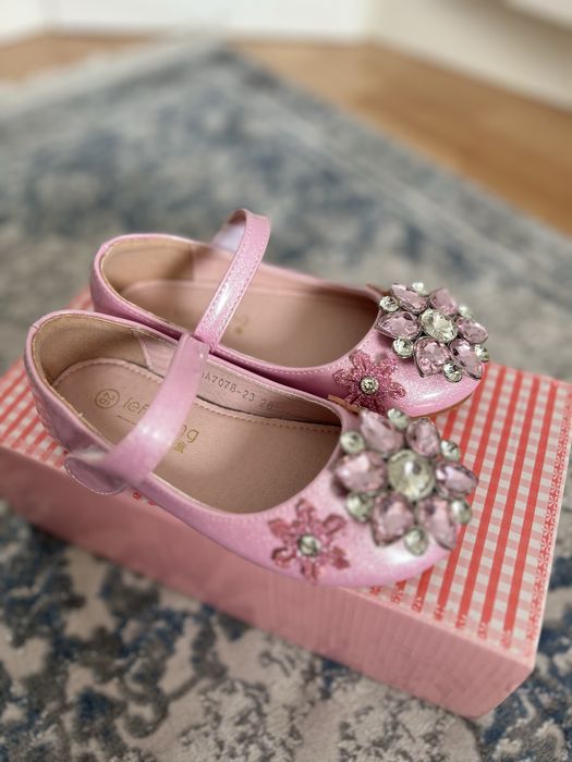 Туфли для девочки новые