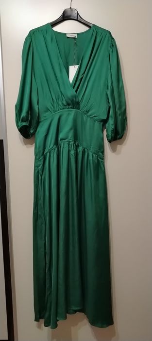 Продавам 2 дълги копринени  рокли