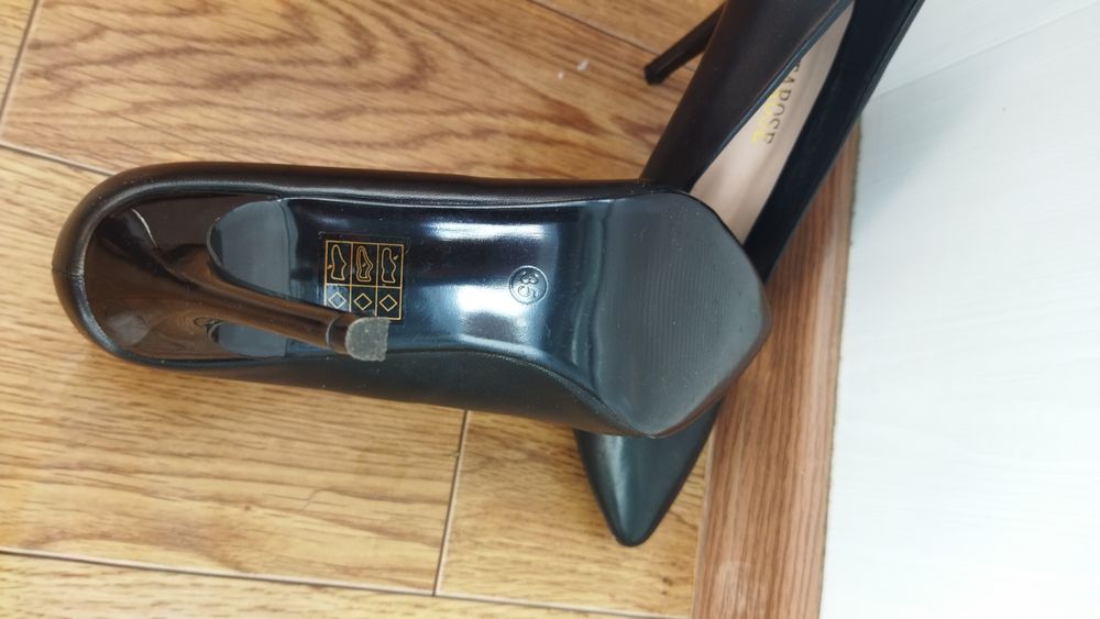 Продам вечерние туфли