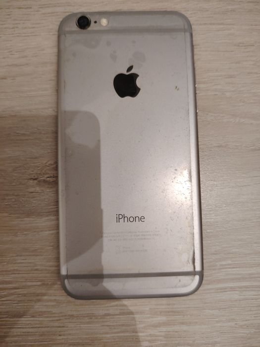 Продаю айфон 6, в подарок  чехол