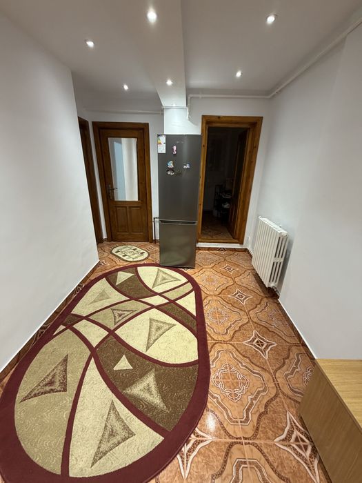 Inchiriez apartament in Sebes