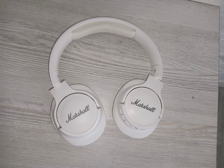 СРОЧНО ПРОДАЮ! Беспроводные наушники Marshall White в отличном состоян
