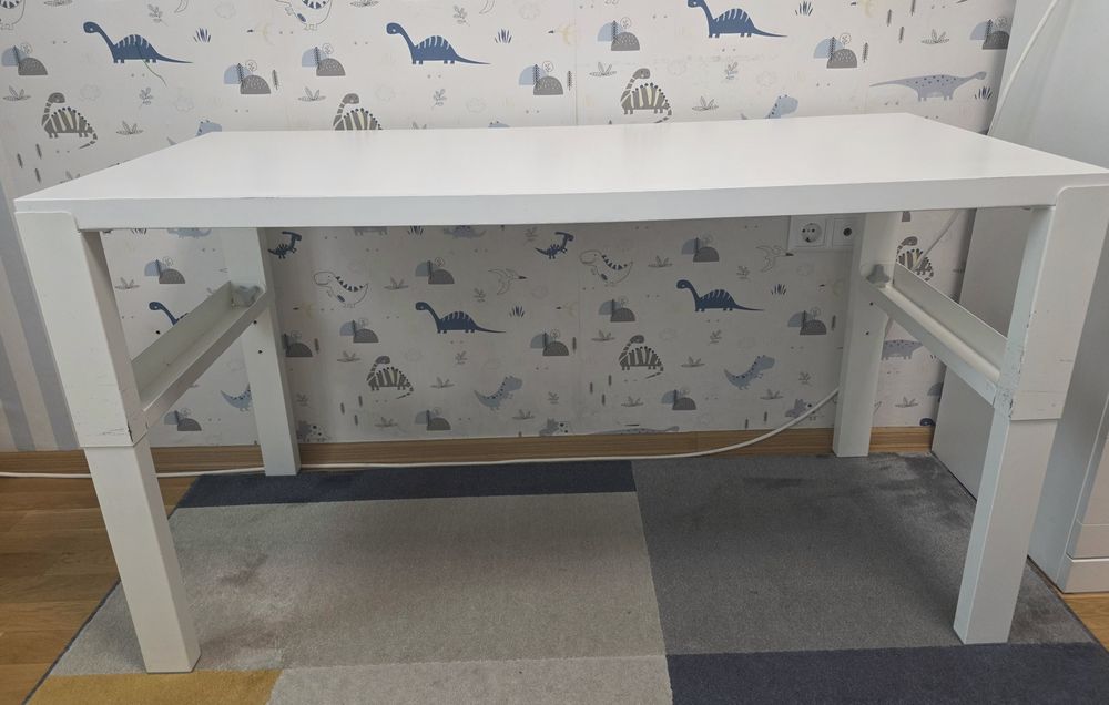 бюро IKEA Pahl 128см/58см