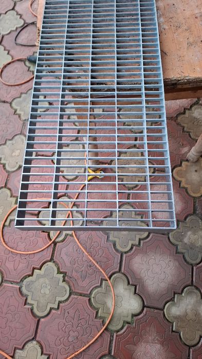 Trepte și gratare zincate