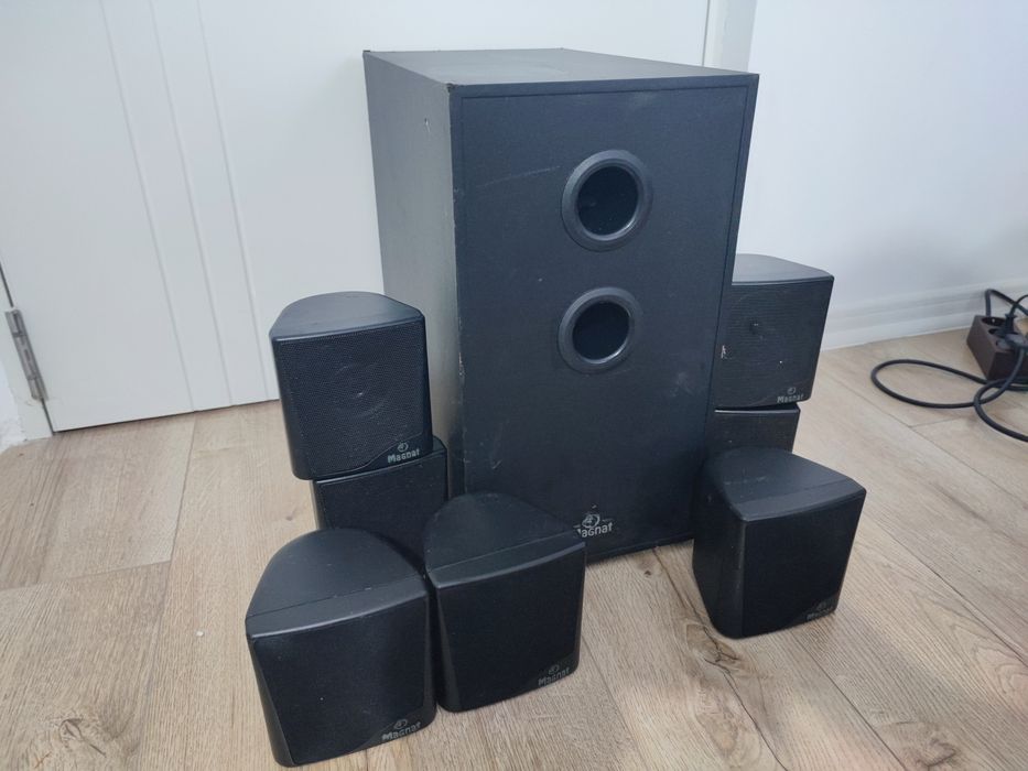 Subwoofer pasiv Magnat 3 cai bass reflex fara sateliti