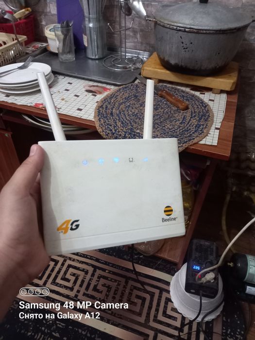 Продам роутер с коробкой