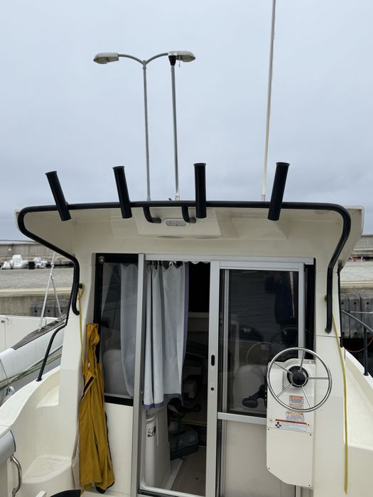 Продавам лодка QUICKSILVER 625 PILOTHOUSE + чисто нов колесар купуван