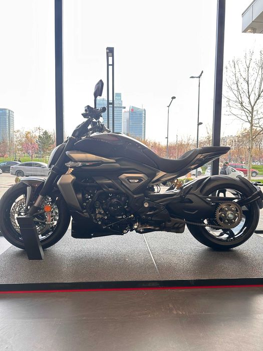 Мотоцикл Ducati XDiavel V4