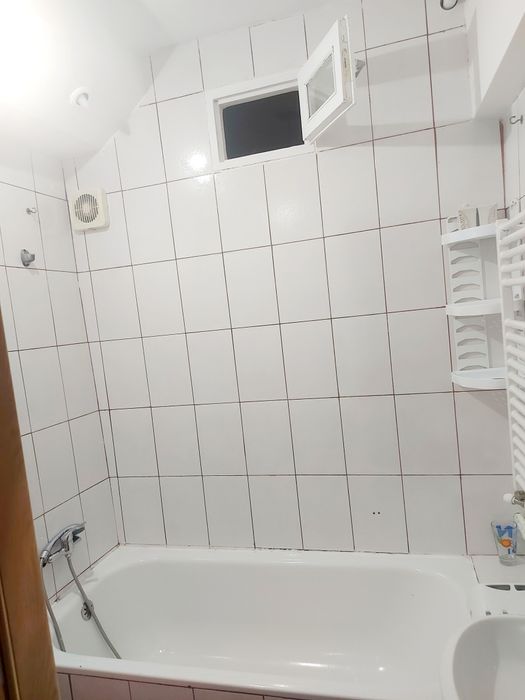 Inchiriez garsoniera