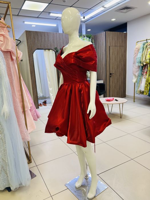 Продам железная стойка ,плойку, картину, манекен,