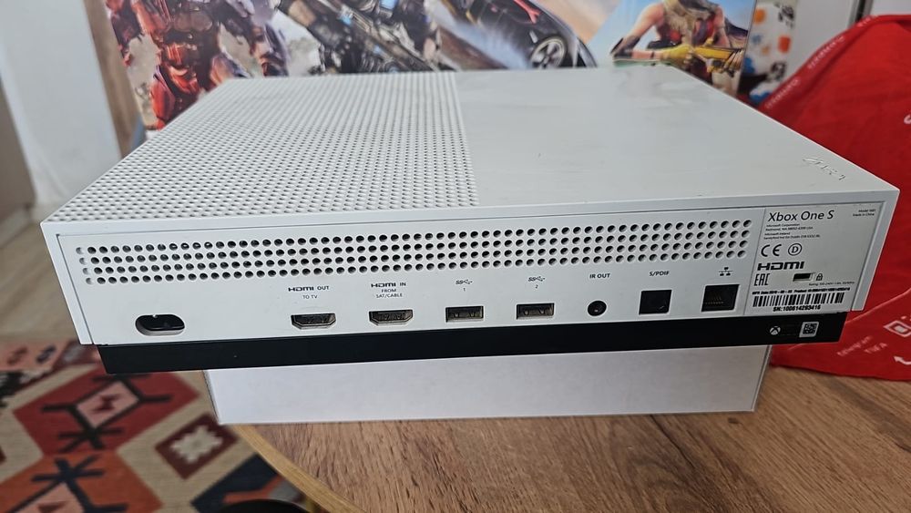 Продам Х box one S 1 Tb
