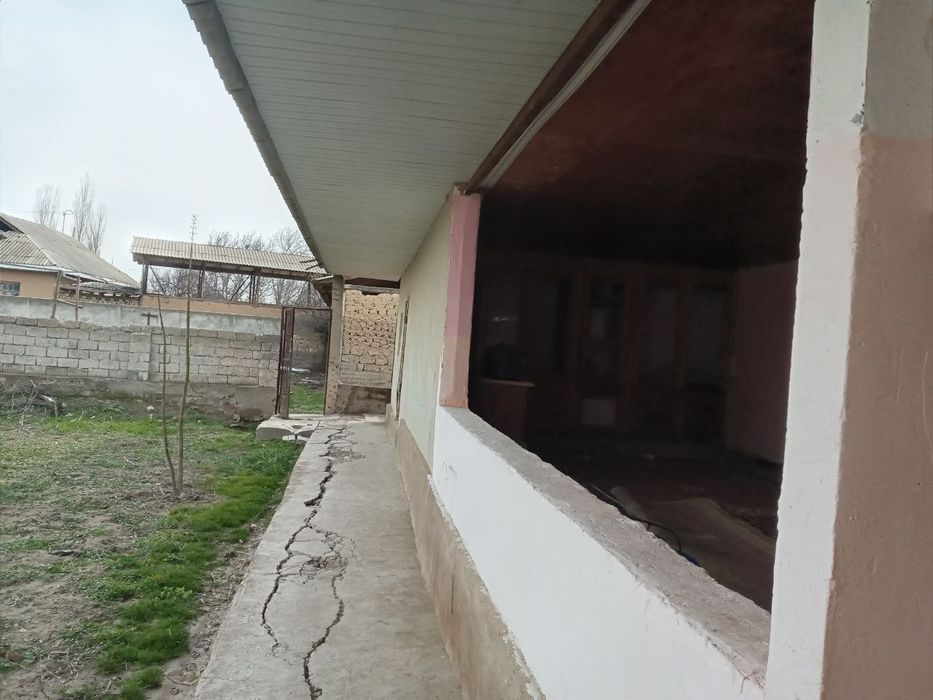 Platina tarafda. Uchaska sotiladi 16.5 sotix