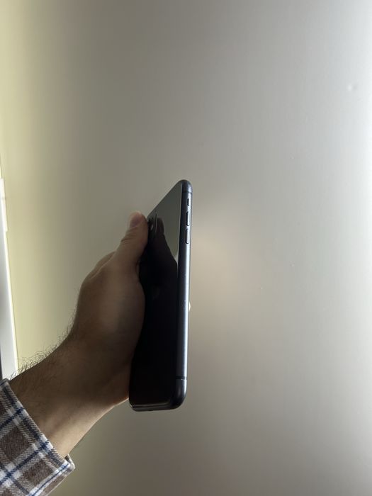 Продам IPhone 11 64gb