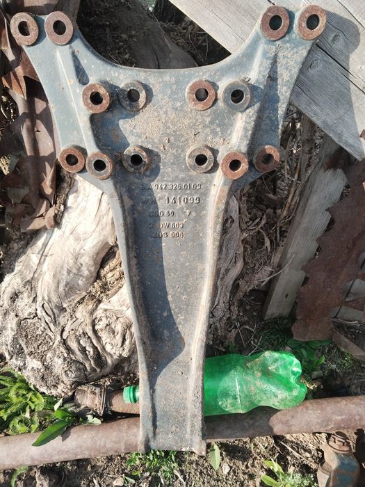 Кронштеин  моста  MERCEDES ACTORS