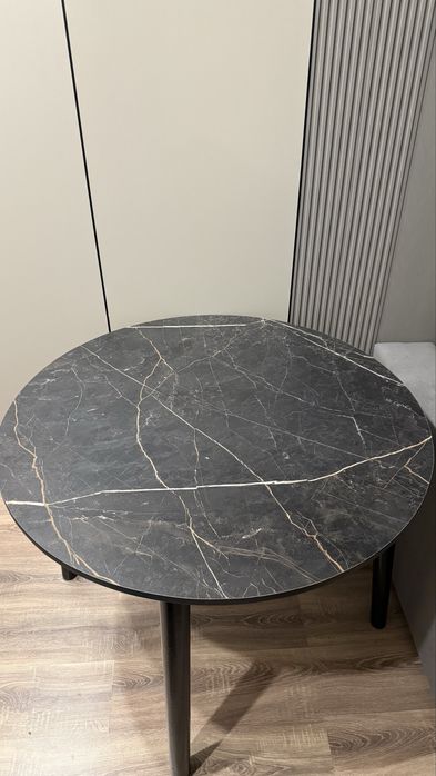 Продам новый стол