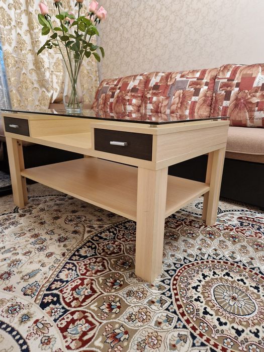 Продам стол журнальный