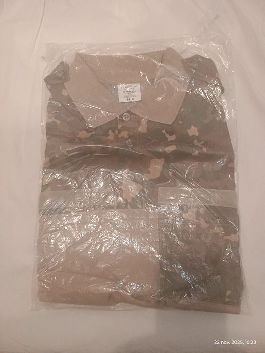 Vînd bocanci militari