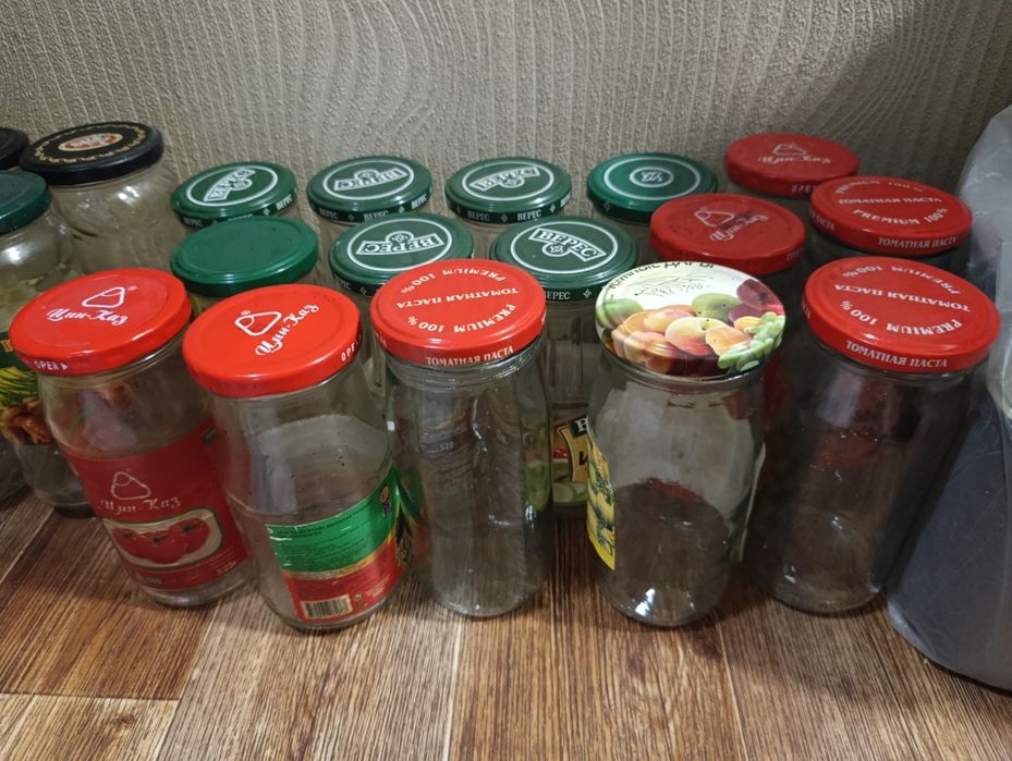 Банки с крышками