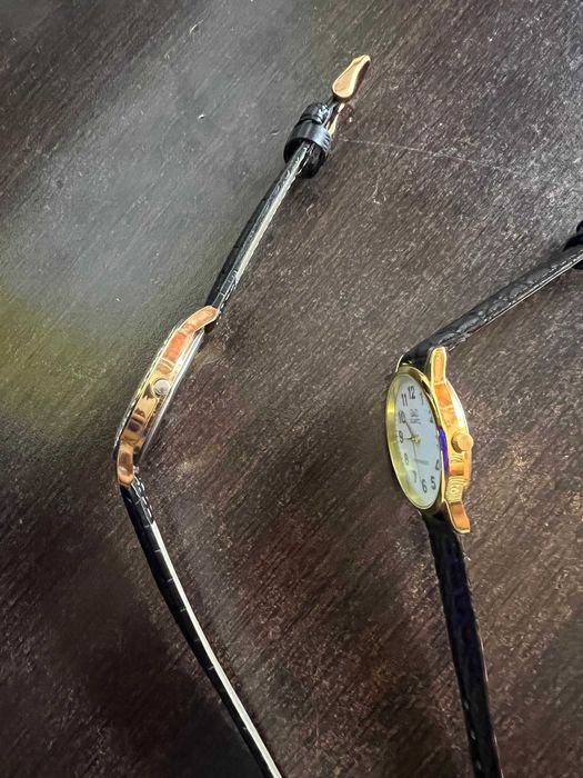 Два часовника Q&Q Steel Back Stainless цена за двата.