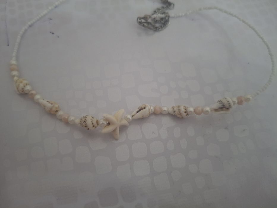 Цепочка из бисера и с ракушками