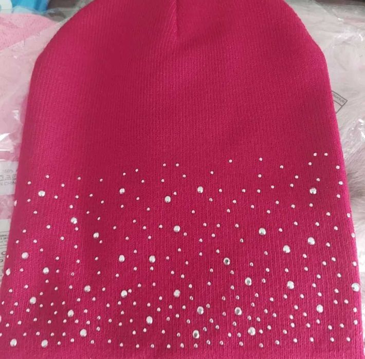 Fes dama visiniu cu strasuri